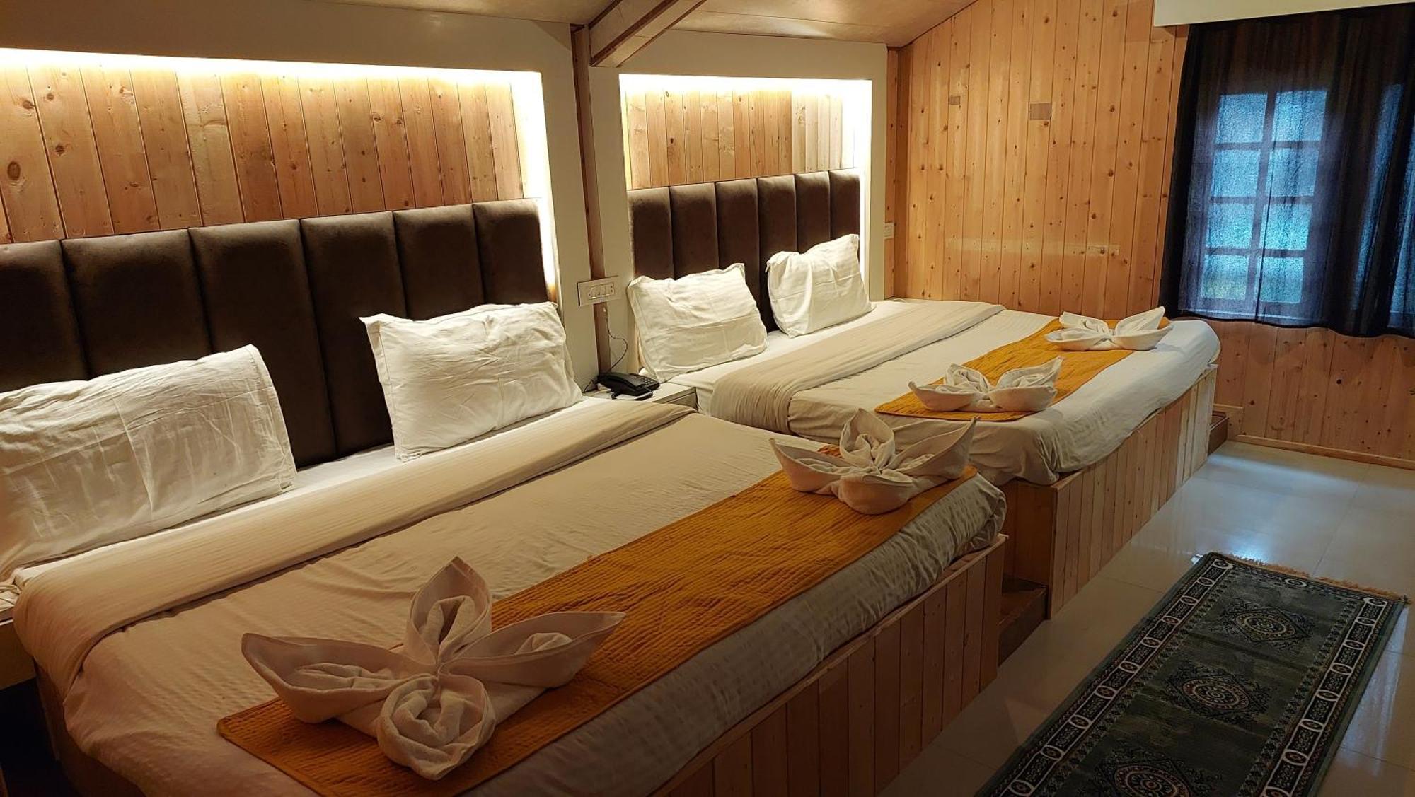 Hotel Outlook Pahalgām Eksteriør billede