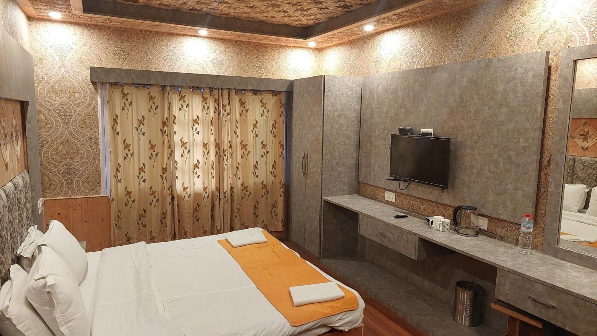 Hotel Outlook Pahalgām Eksteriør billede