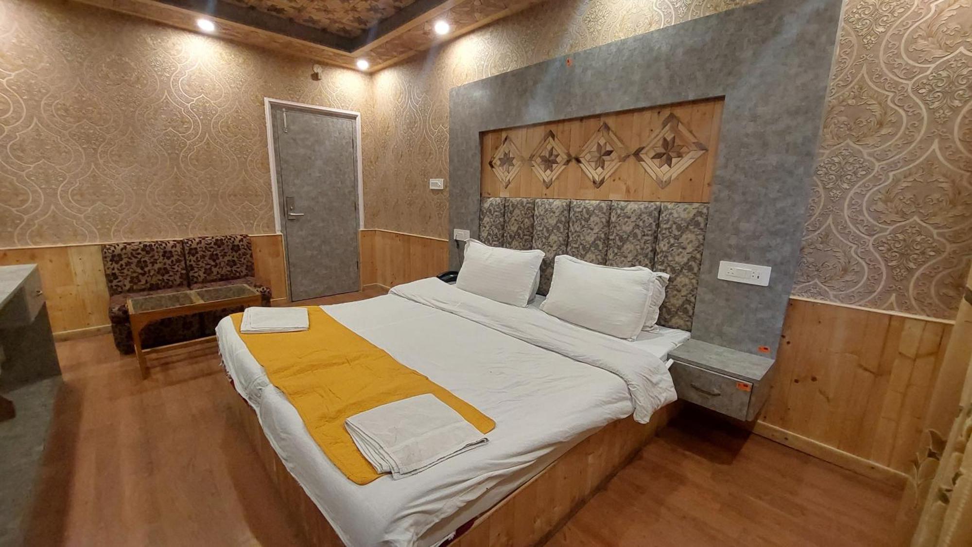 Hotel Outlook Pahalgām Eksteriør billede